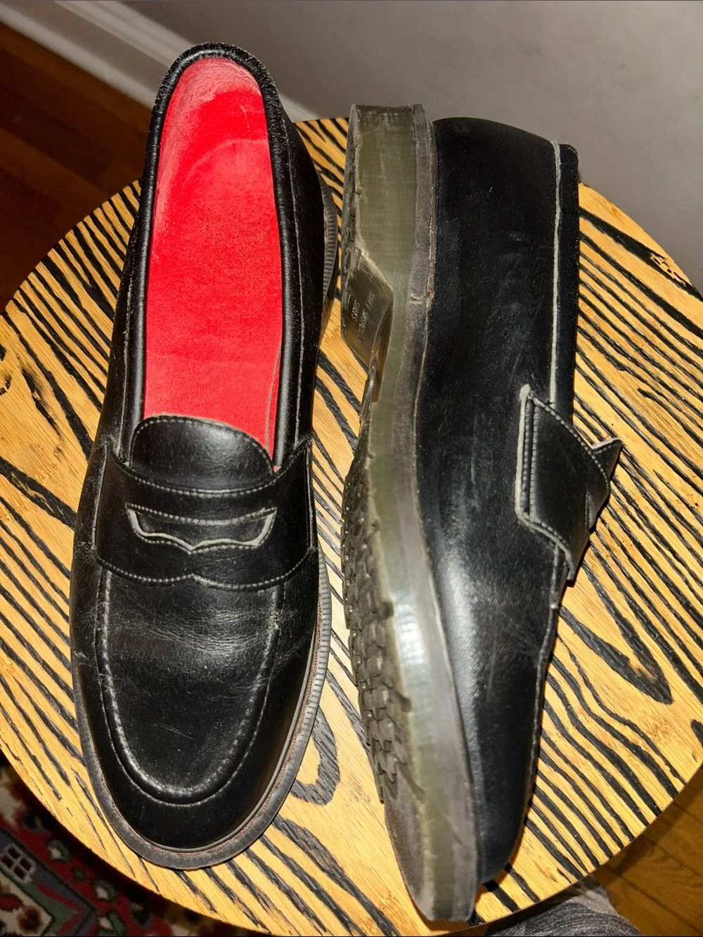 RARE! SOLOVAIR M 9.5/ W 10.5 UNISEX Black Leather Slip-On Loafer with Red Lining